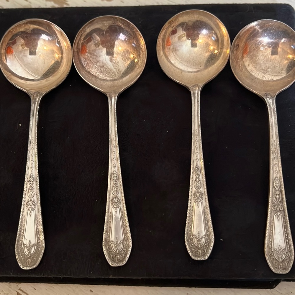 4 Vintage Community Plate Silver Plate soup spoons 4.75”